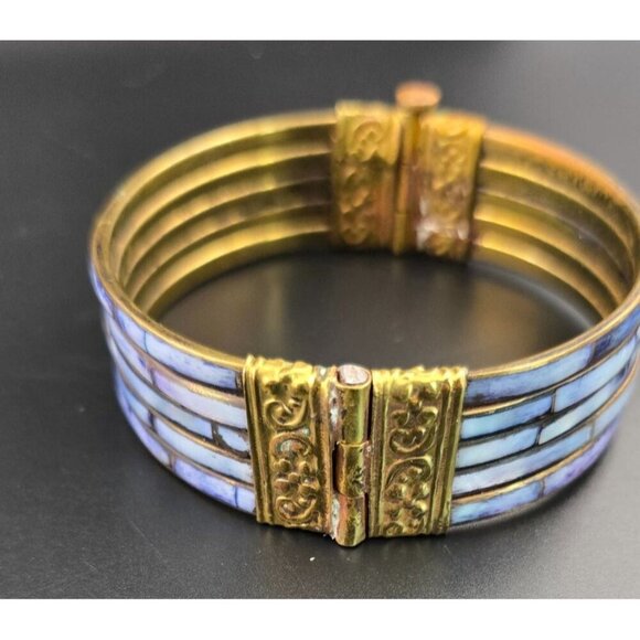 Vntg Hinged Brass Bangle Bracelet 5 Rows Mother of Pearl Inlay Ornate Detailing - Picture 4 of 9